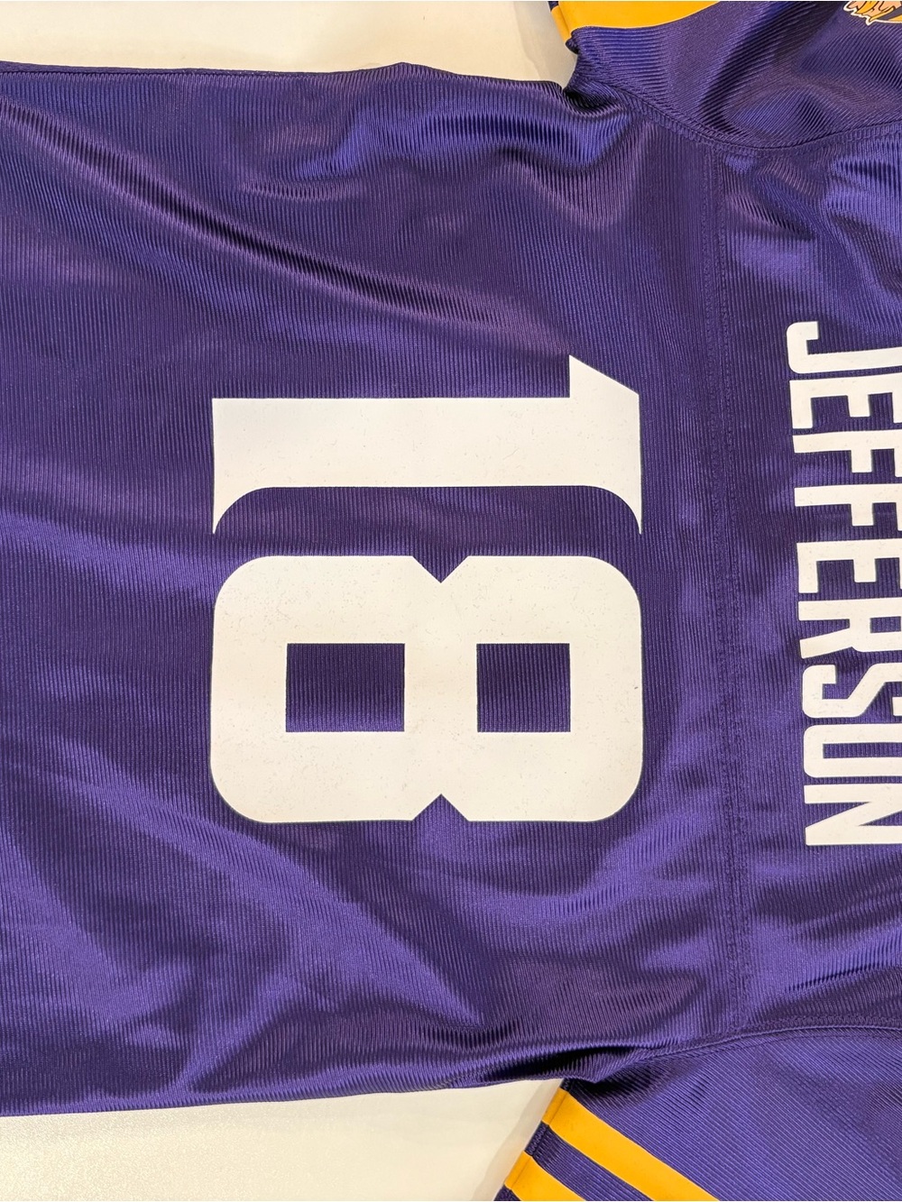 Vikings Jefferson 18 jersey - Picture 2 of 4